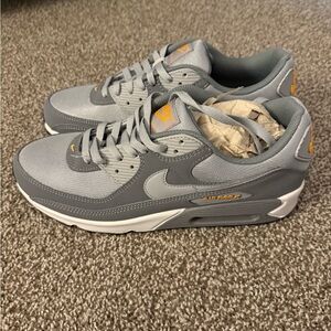 Nike Air Max 90 Men's Gray and Orange Sneakers Size 11 NEW without box
